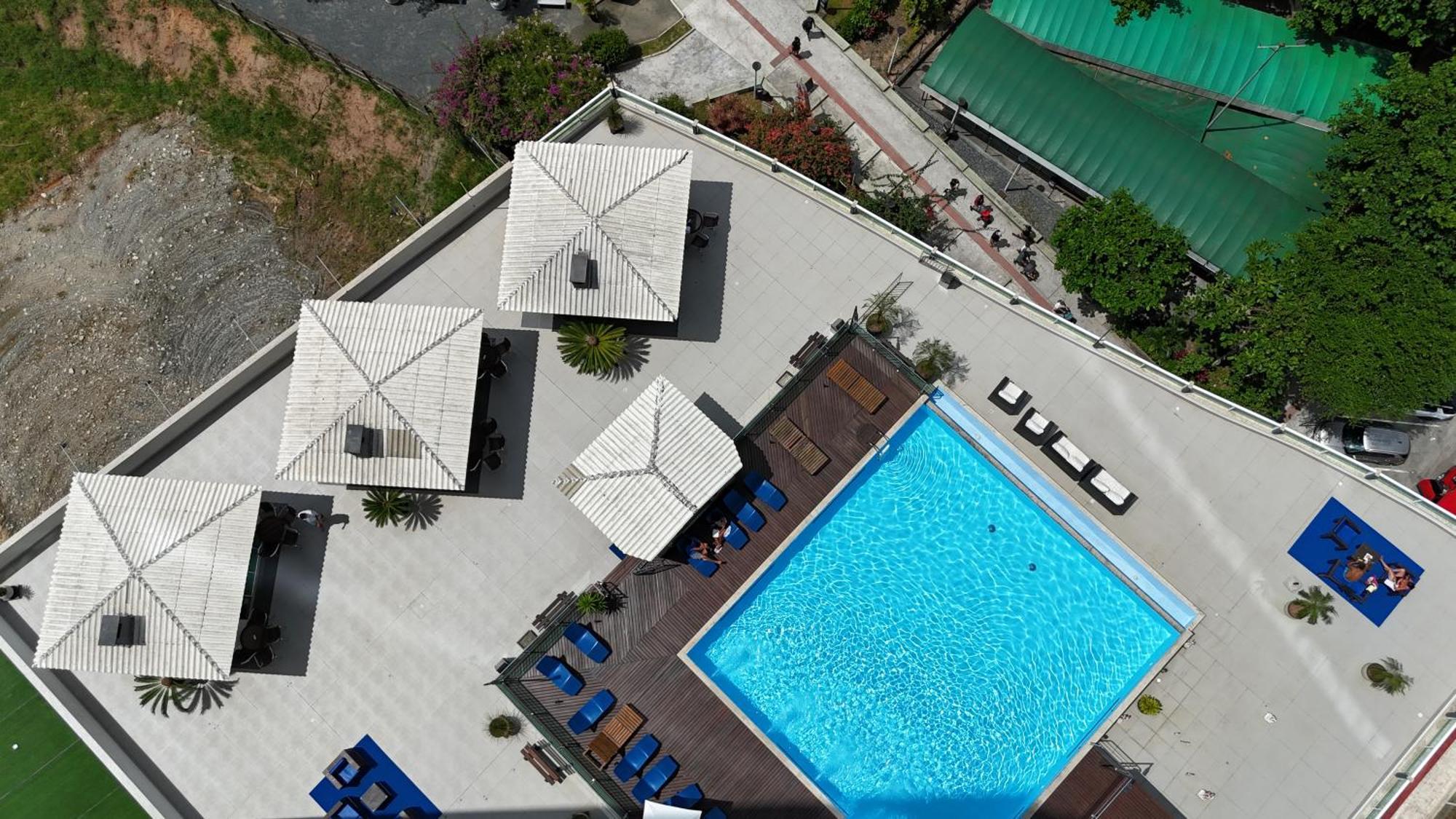 Apartamento Piscina Frente Mar - Loft Dubai - Roda Gigante - Paradisiaco - Mar